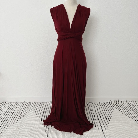 🚫Sold🚫 Lulu’s Dress Maxi Wedding Formal Burgundy Convertible Small - Picture 1 of 9
